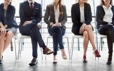 Suorahakupalvelu löytää avainhenkilöt